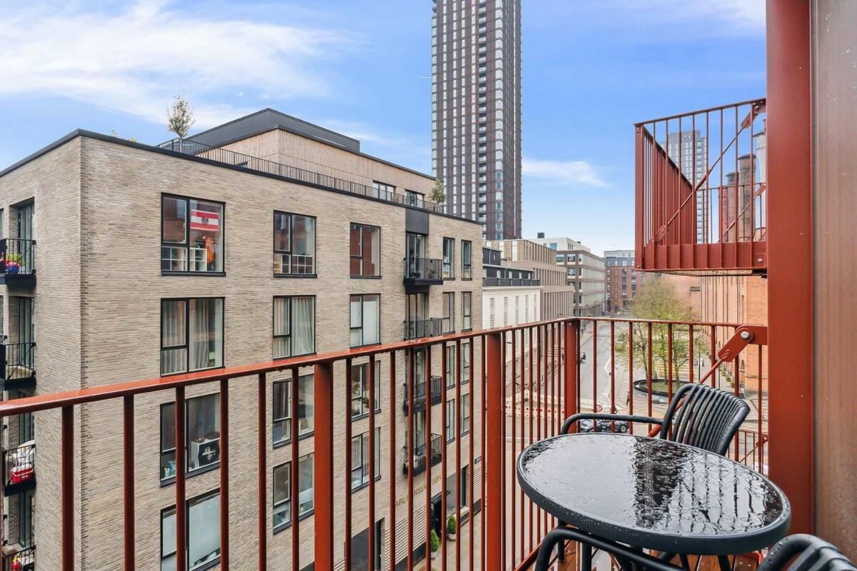 Exclusive In V With Balcony Apartment *